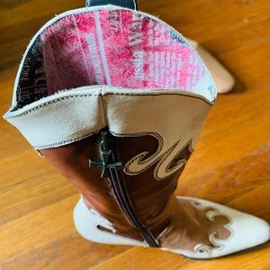 Vero Cuoio gorgeous cowboy boots. Like new . Very stylish.
